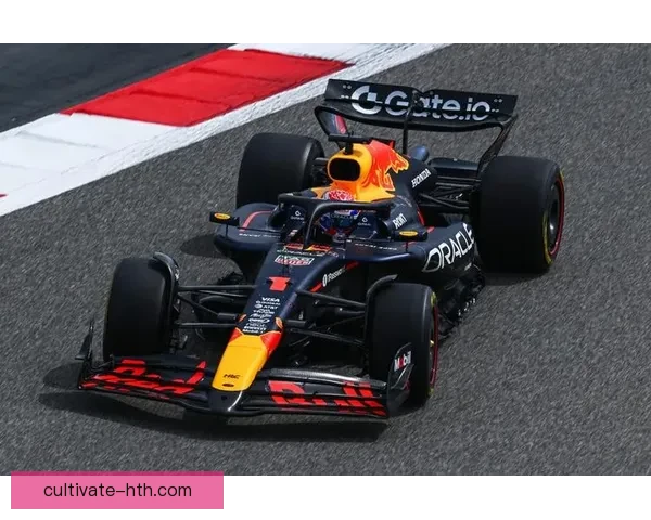 F1赛事最新动态：维斯塔潘再次称霸赛场，法拉利和梅赛德斯备战新赛季