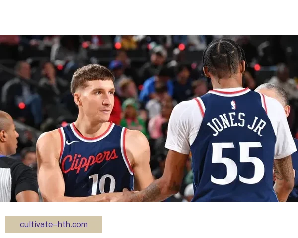 快船队新赛季备战加速 球员伤病恢复情况引发关注 快船队新赛季备战加速 球员伤病恢复情况引发关注