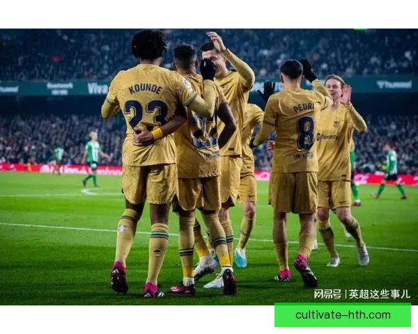 欧冠小组赛激战正酣 曼联逆袭巴萨巴黎三连胜领跑