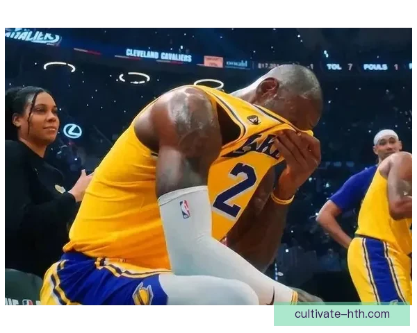 詹姆斯率湖人逆转勇士重返西部前四全场高光表现引爆舆论成焦点话题