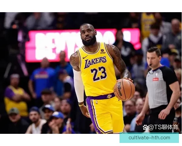 NBA最新动态：詹姆斯领衔湖人击败勇士 迎来四连胜 赛季表现引发广泛关注