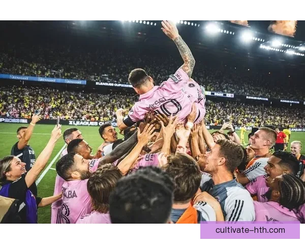 梅西正式加盟国际迈阿密首战亮相 球迷热烈欢迎足球王者归来