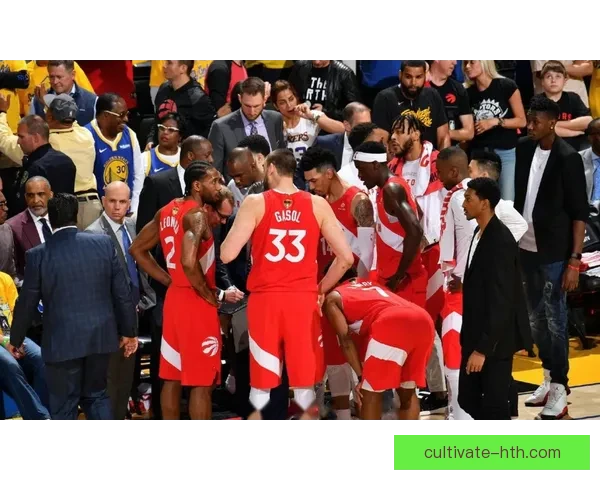 NBA季后赛激战正酣 多支劲旅争锋赛场争夺总冠军宝座